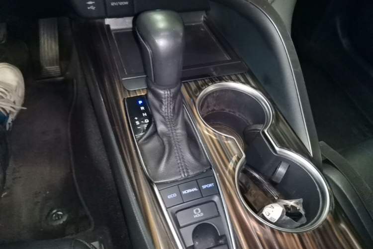 Used Toyota Camry 2019 2.5G Luxury Edition China VI Standard Gear Lever