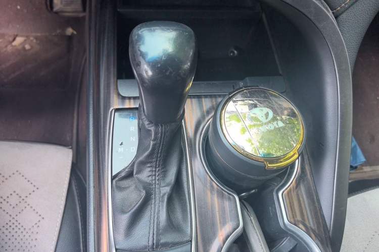 Used Toyota Camry 2019 Revised Version 2.0G Luxury Edition Gear Lever