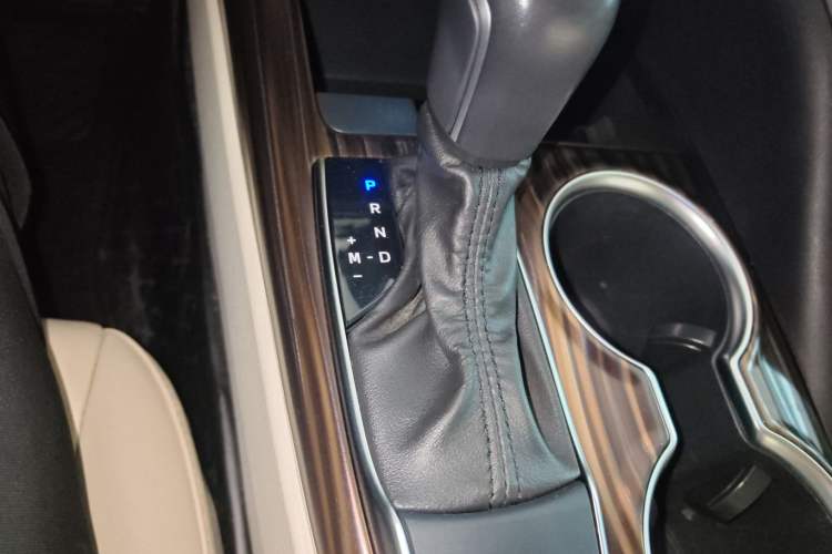 Used Toyota Camry 2019 2.0G Luxury Edition China VI Standard Gear Lever