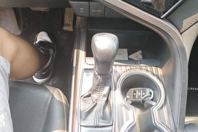 Used Toyota Camry 2019 2.0G Luxury Edition China VI Standard Gear Lever