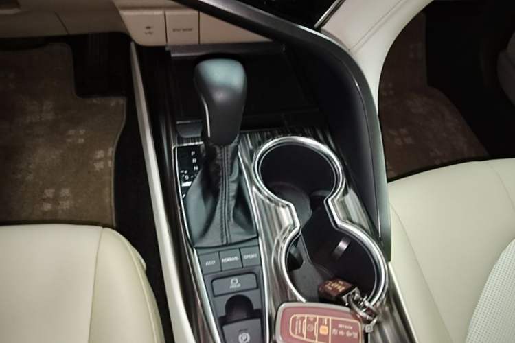 Used Toyota Camry 2019 2.5G Luxury Edition China VI Standard Gear Lever