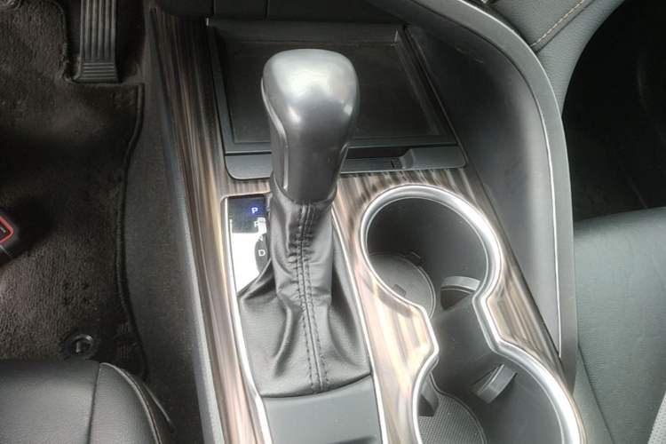 Used Toyota Camry 2019 2.0G Luxury Edition China VI Standard Gear Lever