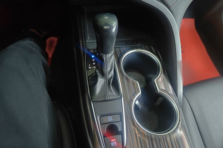 Used Toyota Camry 2019 Revised Version 2.0G Luxury Edition Gear Lever