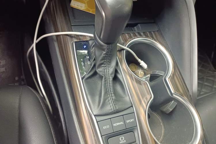 Used Toyota Camry 2019 2.5G Luxury Edition China VI Standard Gear Lever