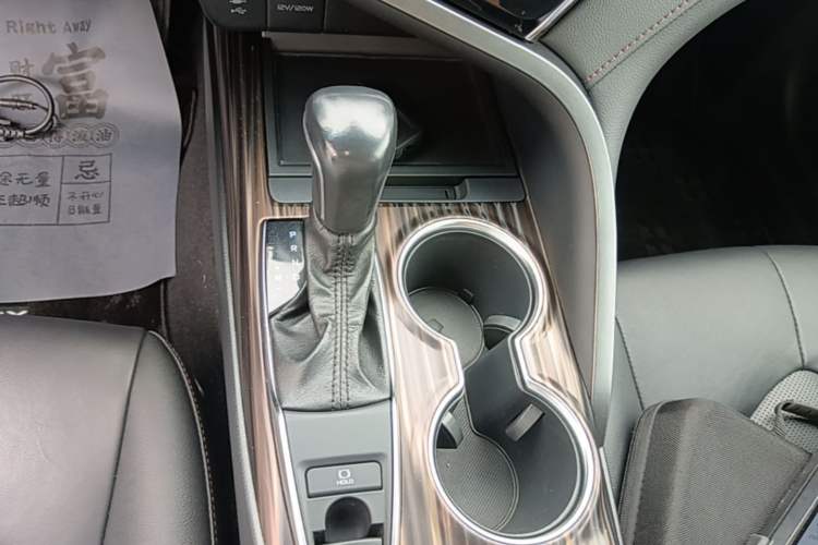 Used Toyota Camry 2019 2.0G Luxury Edition China VI Standard Gear Lever