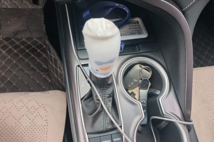 Used Toyota Camry 2019 Revised Version 2.0S Fēngshàng Edition Gear Lever