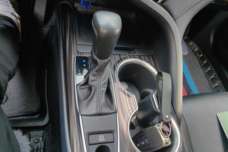 Used Toyota Camry 2019 Revised Version 2.0G Luxury Edition Gear Lever