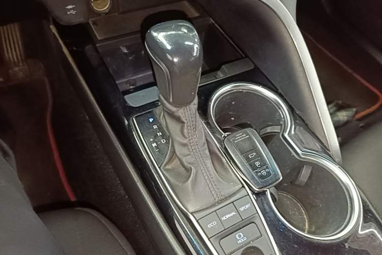 Used Toyota Camry 2019 2.0S FENGSHANG Version China V Standard Gear Lever