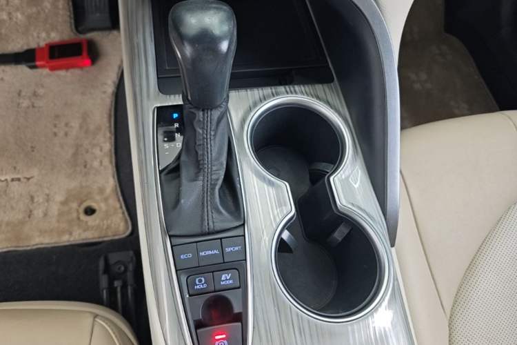Used Toyota Camry 2019 Revised Version Dual-Engine 2.5 HG Luxury Edition Gear Lever