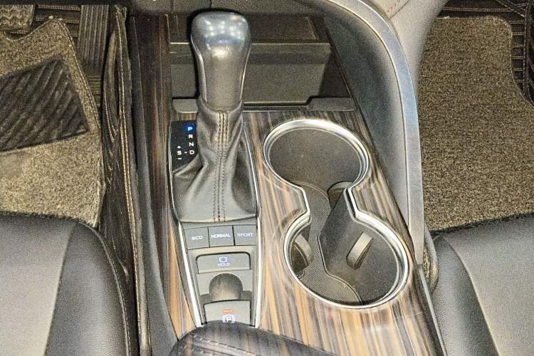 Used Toyota Camry 2019 2.5G Luxury Edition China VI Standard Gear Lever