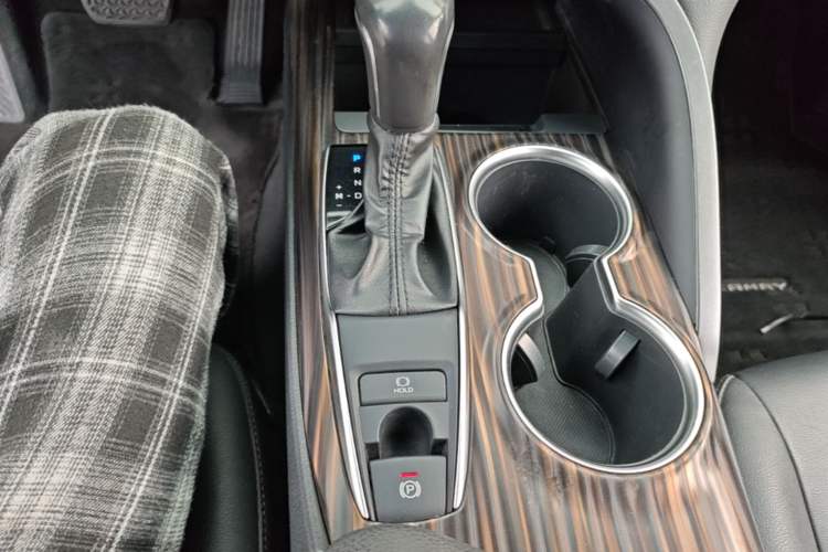 Used Toyota Camry 2019 2.0G Luxury Edition China VI Standard Gear Lever