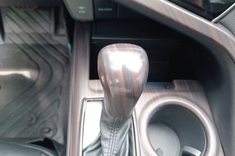 Used Toyota Camry 2019 2.0G Luxury Edition China VI Standard Gear Lever