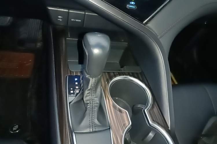 Used Toyota Camry 2019 Revised Version 2.0G Luxury Edition Gear Lever