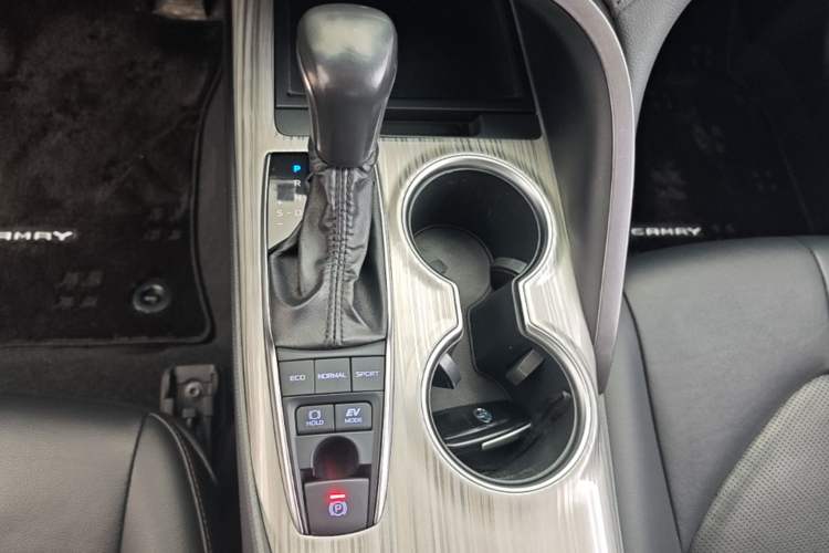 Used Toyota Camry 2019 Dual-Engine 2.5 HG Luxury Edition China VI Standard Gear Lever