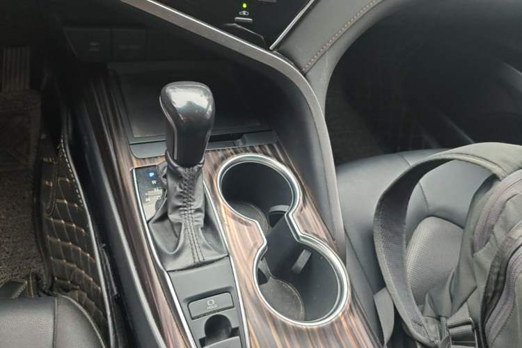 Used Toyota Camry 2019 2.0G Luxury Edition China VI Standard Gear Lever