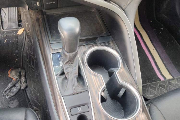 Used Toyota Camry 2019 Revised Version 2.0G Luxury Edition Gear Lever