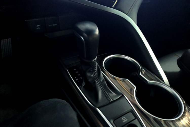 Used Toyota Camry 2019 Revised Version 2.0G Luxury Edition Gear Lever