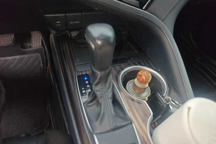 Used Toyota Camry 2019 Revised Version 2.0G Luxury Edition Gear Lever