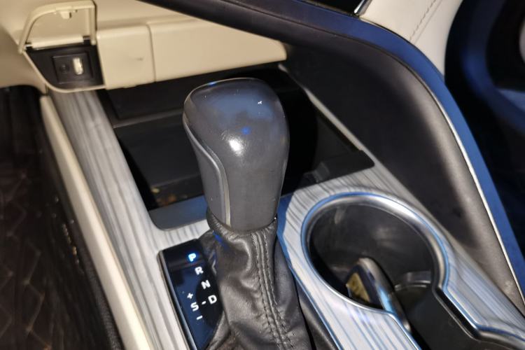 Used Toyota Camry 2019 Dual-Engine 2.5 HG Luxury Edition China VI Standard Gear Lever