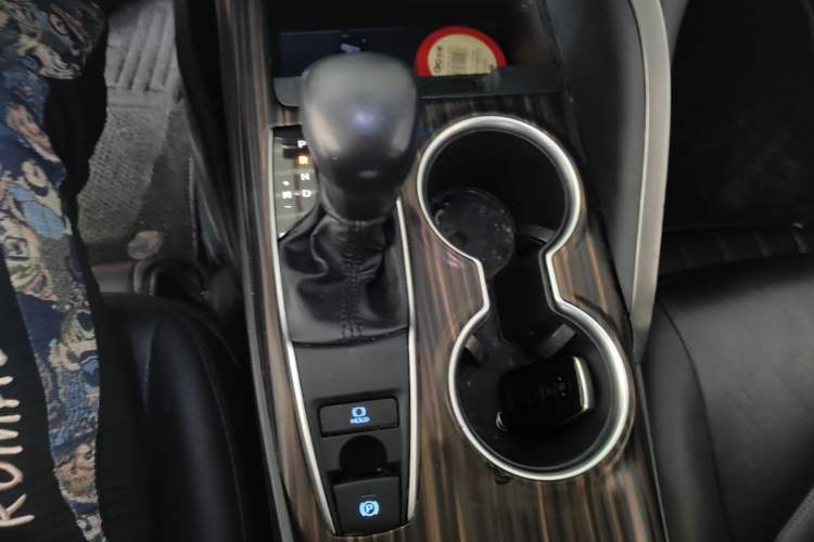 Used Toyota Camry 2019 2.0G Luxury Edition China VI Standard Gear Lever