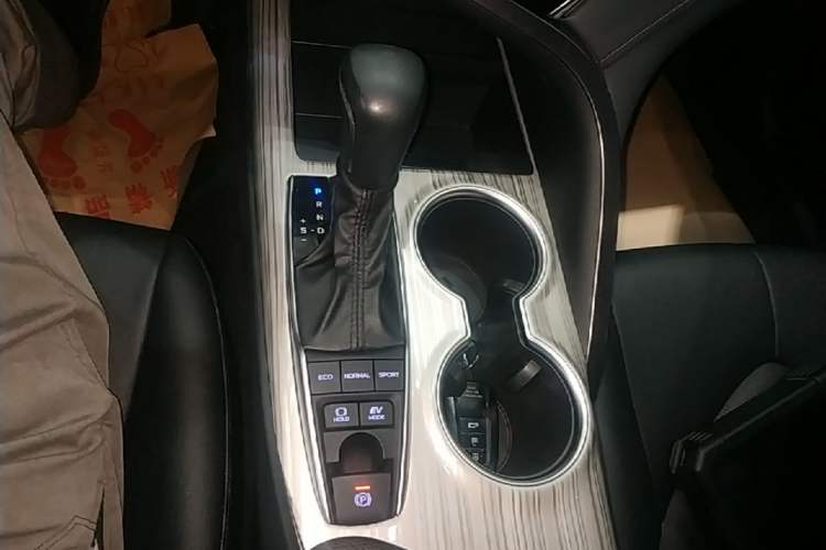 Used Toyota Camry 2019 Revised Version Dual-Engine 2.5 HG Luxury Edition Gear Lever