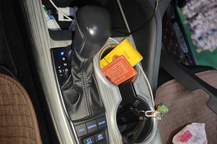 Used Toyota Camry 2019 Revised Version Dual-Engine 2.5 HG Luxury Edition Gear Lever