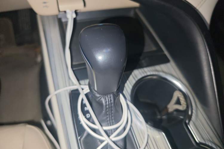 Used Toyota Camry 2019 Dual-Engine 2.5 HG Luxury Edition China VI Standard Gear Lever