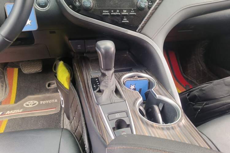 Used Toyota Camry 2019 Revised Version 2.0G Luxury Edition Gear Lever
