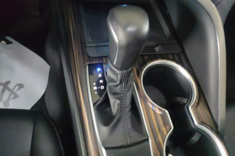 Used Toyota Camry 2019 Revised Version 2.0G Luxury Edition Gear Lever