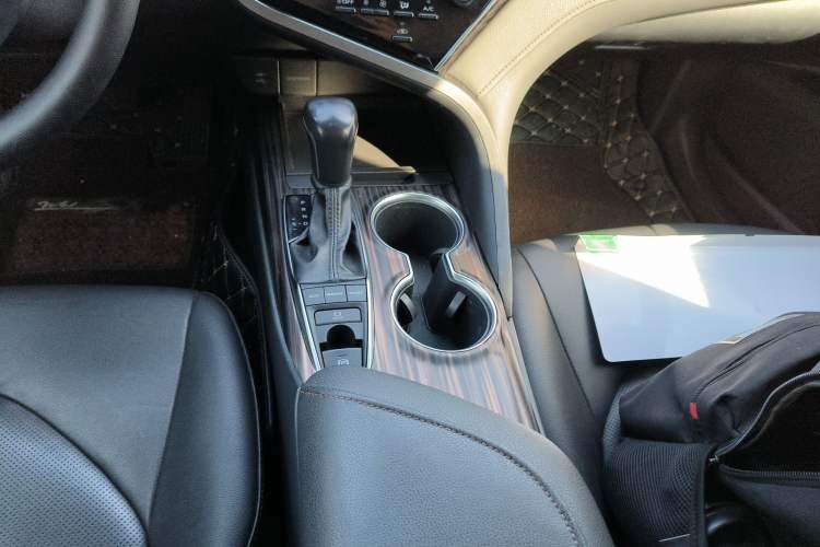 Used Toyota Camry 2019 2.5G Luxury Edition China VI Standard Gear Lever