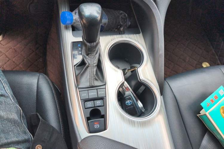 Used Toyota Camry 2019 Revised Version Dual-Engine 2.5 HG Luxury Edition Gear Lever
