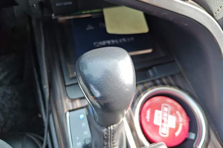 Used Toyota Camry 2019 2.0G Luxury Edition China VI Standard Gear Lever