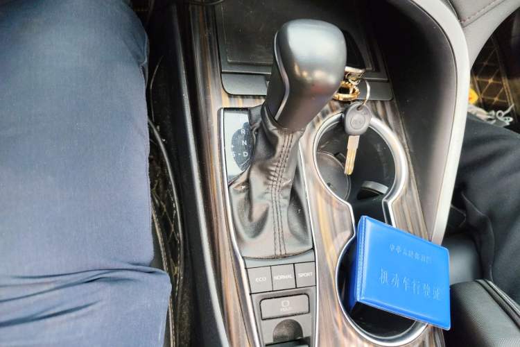 Used Toyota Camry 2019 2.5G Luxury Edition China VI Standard Gear Lever