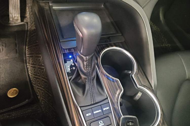 Used Toyota Camry 2019 Revised Version 2.5G Luxury Edition Gear Lever