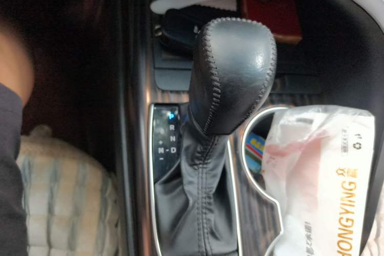Used Toyota Camry 2019 Revised Version 2.0G Luxury Edition Gear Lever