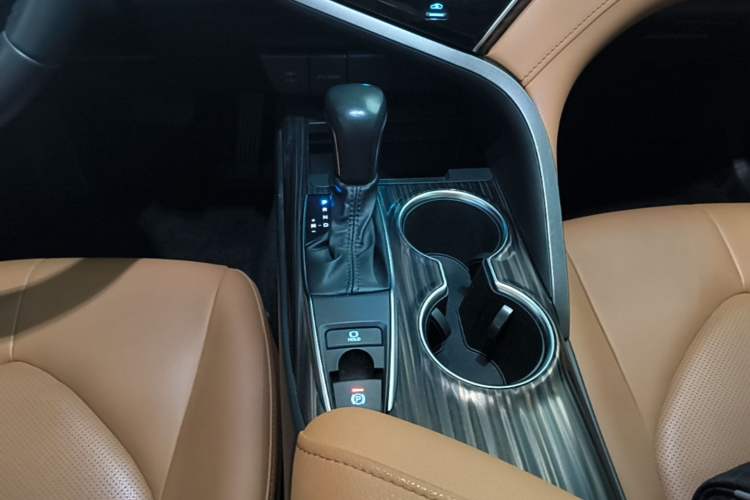 Used Toyota Camry 2019 Revised Version 2.0G Luxury Edition Gear Lever
