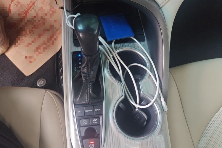 Used Toyota Camry 2019 Dual-Engine 2.5 HG Luxury Edition China VI Standard Gear Lever