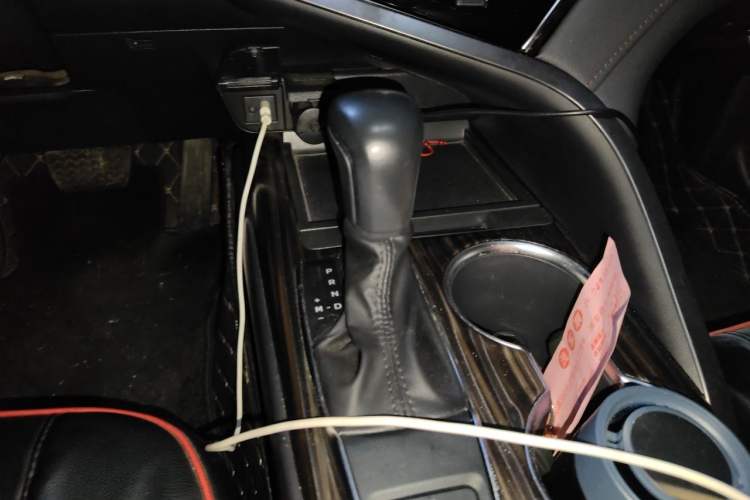 Used Toyota Camry 2019 Revised Version 2.0G Luxury Edition Gear Lever