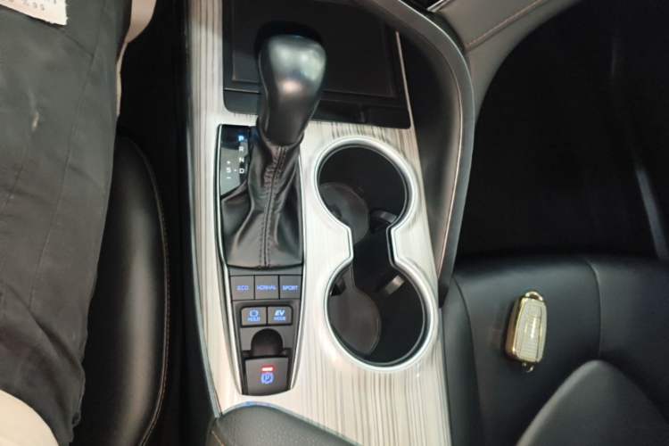 Used Toyota Camry 2019 Revised Version Dual-Engine 2.5 HG Luxury Edition Gear Lever