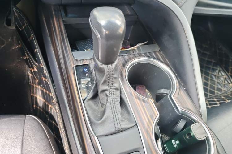 Used Toyota Camry 2019 2.0G Luxury Edition China VI Standard Gear Lever