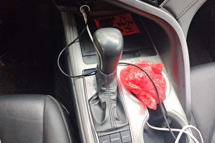 Used Toyota Camry 2019 Dual-Engine 2.5 HG Luxury Edition China VI Standard Gear Lever