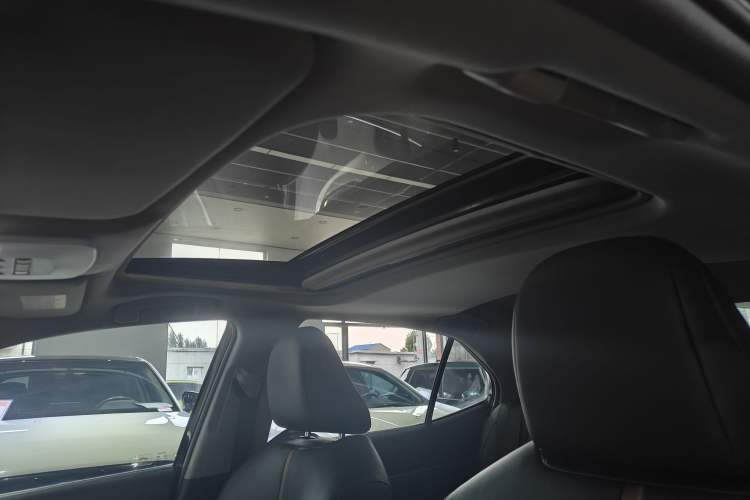 Used Toyota Camry 2019 2.0G Luxury Edition China VI Standard Headliner