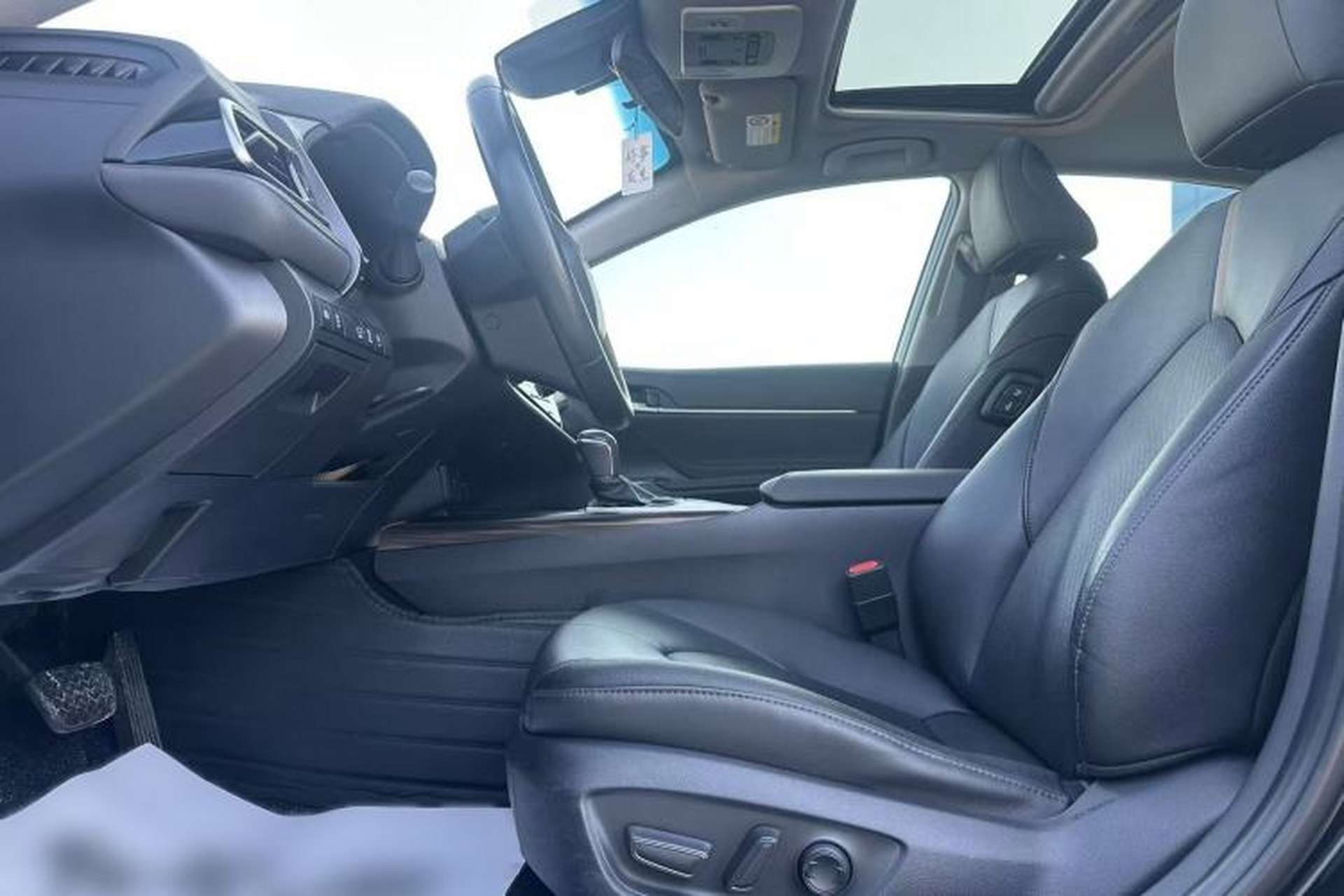 Used Toyota Camry 2019 Revised Version 2.0G Luxury Edition Interior 1