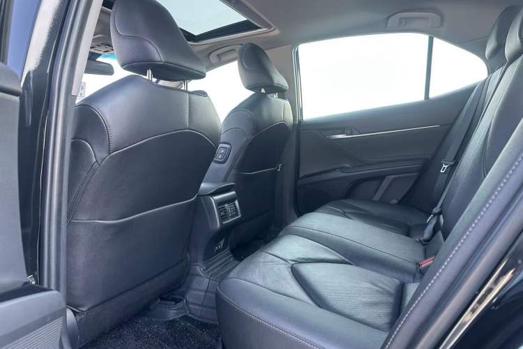Used Toyota Camry 2019 Revised Version 2.0G Luxury Edition Interior 2