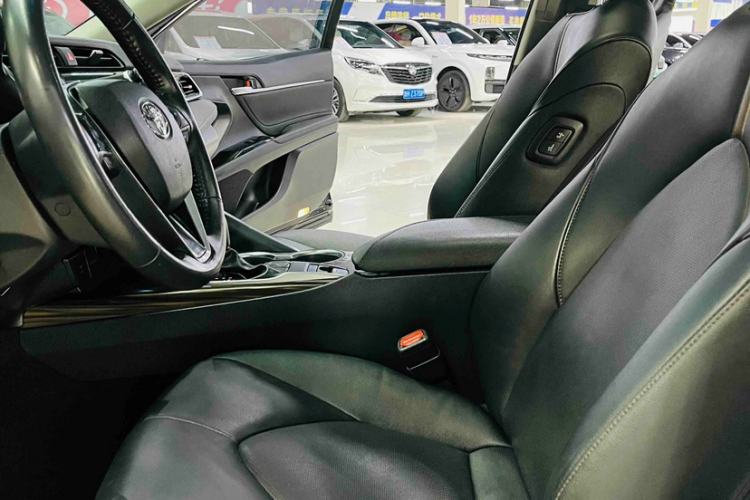 Used Toyota Camry 2019 Revised Version 2.0G Luxury Edition Interior 3