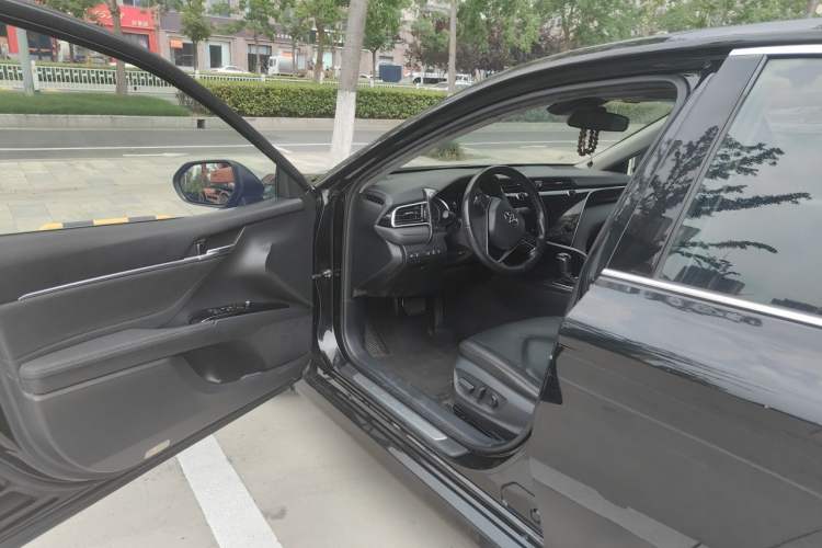 Used Toyota Camry 2019 Revised Version 2.0G Luxury Edition Interior 3
