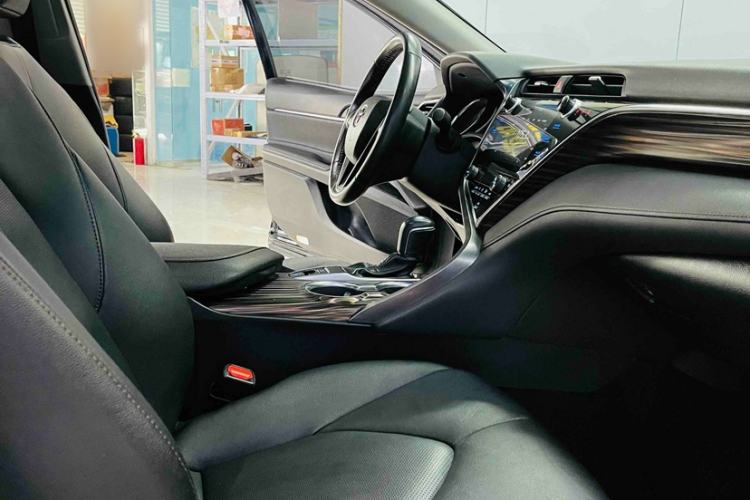 Used Toyota Camry 2019 Revised Version 2.0G Luxury Edition Interior 4