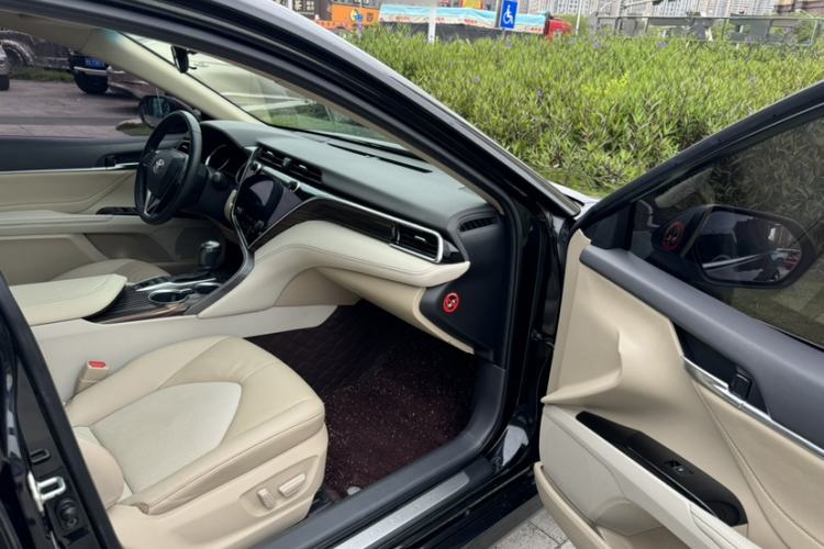 Used Toyota Camry 2019 2.5G Luxury Edition China V Standard Interior 4