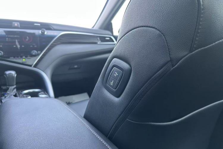 Used Toyota Camry 2019 Revised Version 2.0G Luxury Edition Interior 4