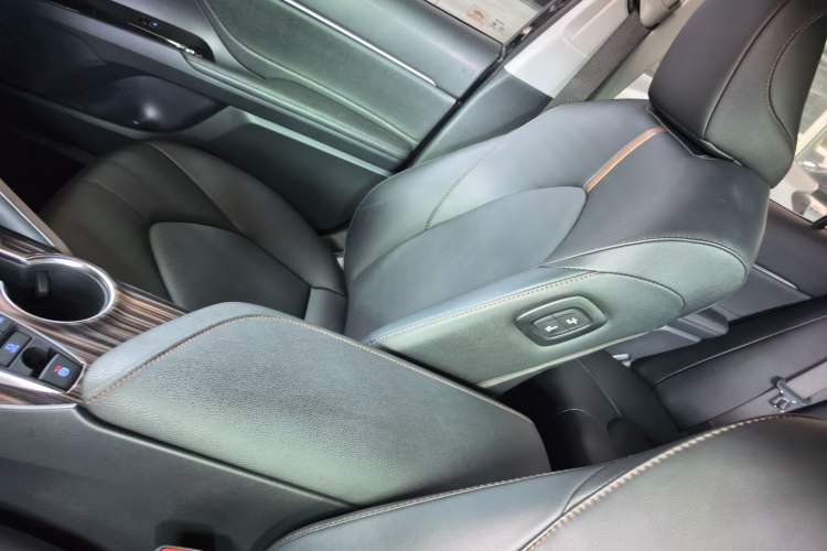 Used Toyota Camry 2019 2.5G Luxury Edition China VI Standard Interior 5